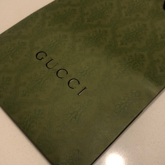 GUCCI Green Holiday Christmas Paper Bag - Picture 2 of 6